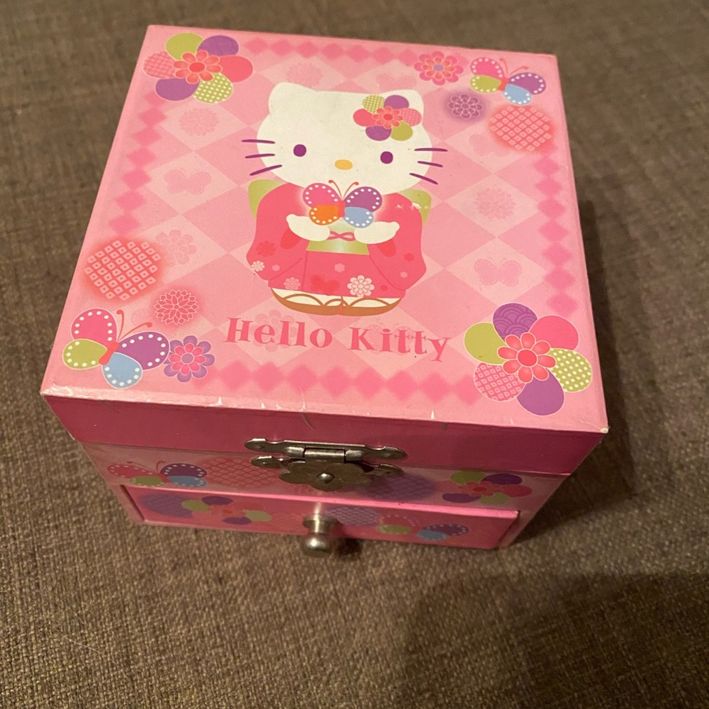 Vintage Hello Kitty Sanrio Wind Up Musical Jewelry Box